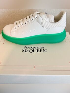 Alexander McQueen
Oversized Sneaker with a translucent mint green sole